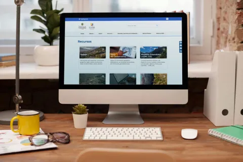mockup icde desktop
